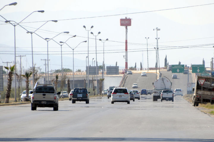 Atraso. La autopista Torreón-San Pedro es unas de las obras que se deben.
