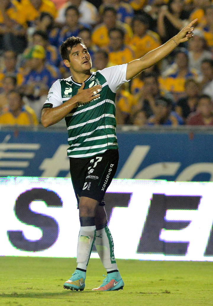 Javier Orozco es uno de los jugadores de Santos convocado por Miguel Herrera para los juegos ante  Honduras y Panamá. (Archivo)
