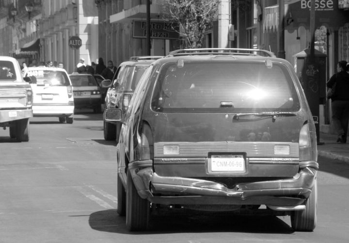 Entorno. El Congreso de Coahuila aprobó el decreto de reforma al Código Penal para aplicar sanciones por la portación y fabricación de placas para automóviles no oficiales.