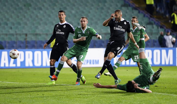 El que sí aprovechó fue Karim Benzema, quien anotó el segundo gol. (Fotografías de EFE)