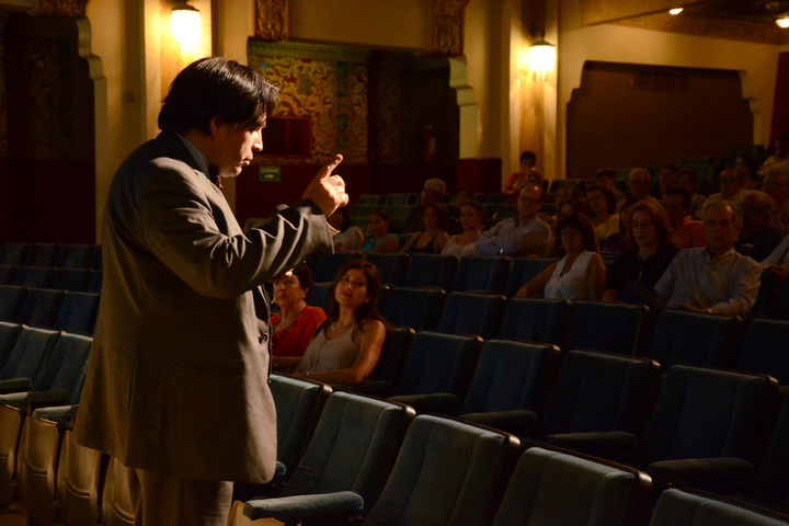 Cátedra. Sergio Berlioz estuvo el pasado mes de septiembre en Torreón y ofreció en el Teatro Isauro Martínez la conferencia 'La palabra contenida de la canción a la ópera'. 