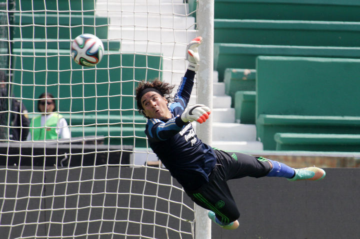 Guillemo Ochoa será el portero titular, pese a no tener actividad con su equipo el Málaga de España. (Notimex)