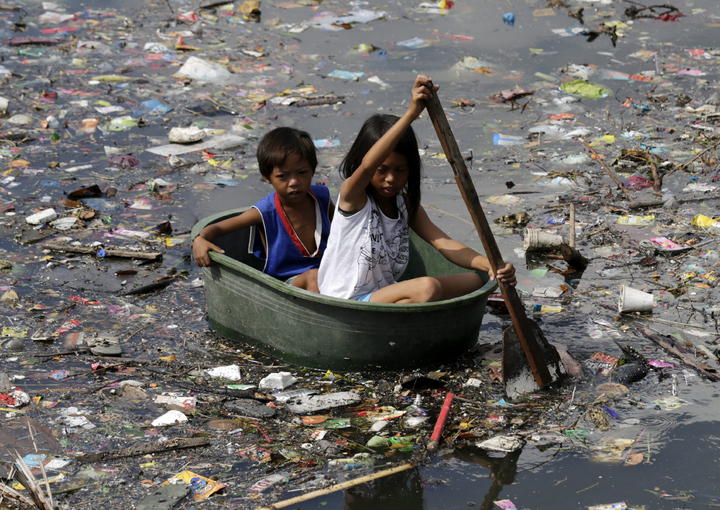 170 millones de enfermos por bañarse en mares contaminados