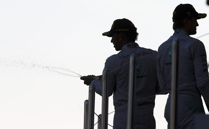 Los dos hombres de Mercedes tuvieron un año espectacular en la F1. (EFE)