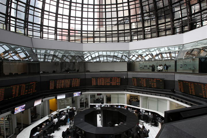 La Bolsa Mexicana de Valores (BMV) terminó este lunes con una baja de 0.14 por ciento, a la espera de referentes económicos a nivel global. (ARCHIVO)