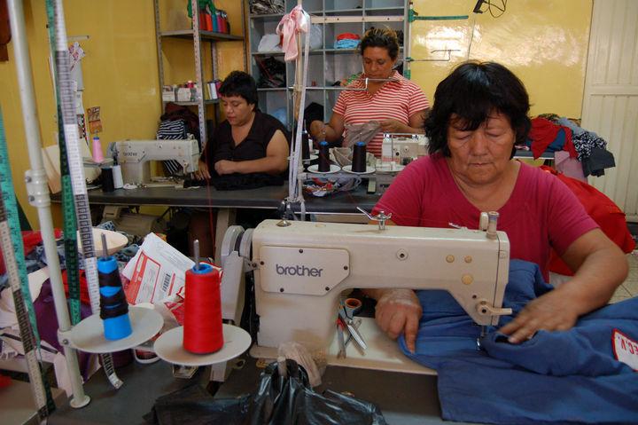 Apoyos. Lanzan el Proind para dar subsidios a la industria de alimentos y bebidas, textil, vestido, calzado y cuero. (ARCHIVO)