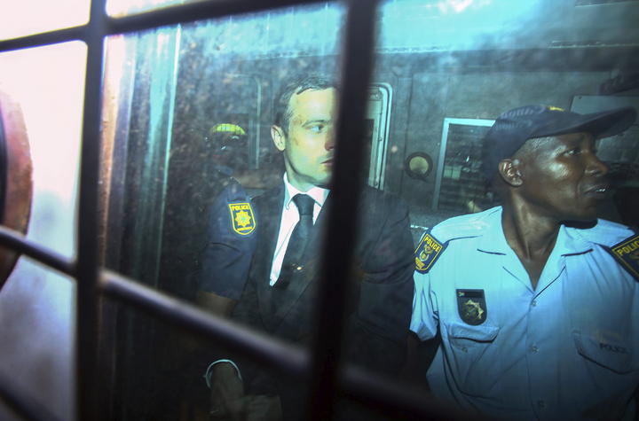 Pistorius fue condenado a 5 años de prisión por el asesinato de su novia, la modelo Reeva Steenkamp. (EFE) 