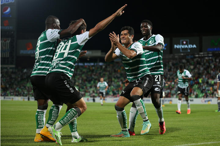 Los Guerreros golearon 5-0 a las Chivas Rayadas del Guadalajara y se clasificaron a las semifinales de la Copa MX, en partido disputado ante un pobre entrada en el Estadio Corona.