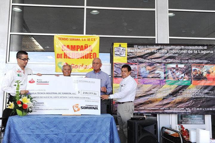 Redondeo. El Bachillerato  Técnico Industrial de La Laguna (Bateil) recibió un cheque por parte de fundación Soriana. 