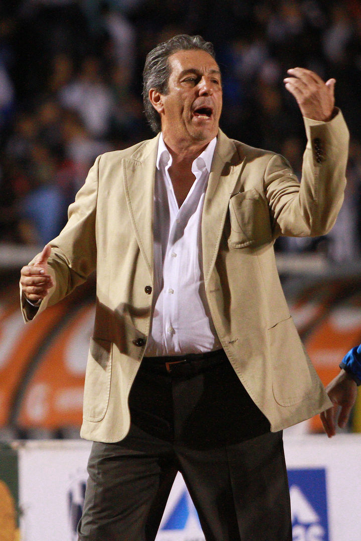 El Atlas anunció una sanción económica para su técnico Tomás Boy por un incidente con un hincha en las gradas del Estadio Jalisco. (Jam Media)