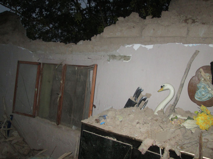 Acudirán. La Dirección de Obras Públicas del ayuntamiento reconstruirá el techo de la vivienda colapsada en La Campana. 