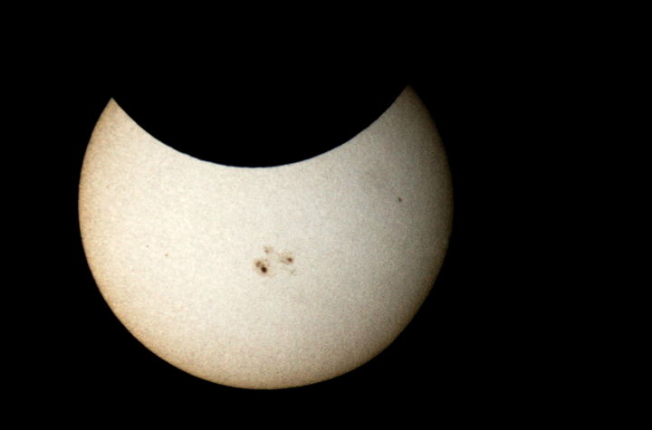Fenómeno. Vista del eclipse parcial de sol en el sureste mexicano, donde se notó con mayor claridad. (EFE)