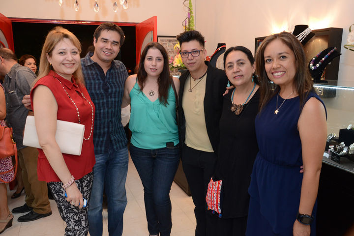 Silvia, Juan Diego, Luisa, Pineda Damián, Ana Olga y Aracely.
