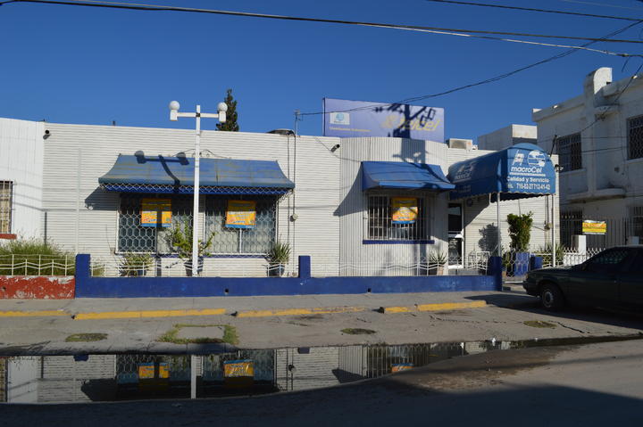 Más de cincuenta mil pesos fue el botín que logró robarse un sujeto de una tienda de telefonía celular en la zona Centro de Torreón. (El Siglo de Torreón)