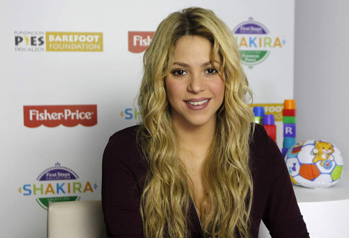 Shakira presentó una colección de juguetes para niños de 0 a 18 meses con la firma Fisher-Price, llamada 'Primeros Pasos', que ha diseñado ella misma. (EFE)