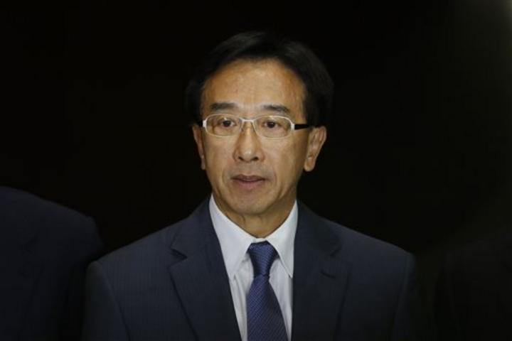 
James Tien dijo que aceptaba la decisión de expulsarle por decir que el impopular jefe ejecutivo de Hong Kong, Leung Chun-ying, debía considerar dimitir por su mala gestión de la ciudad. (Archivo)