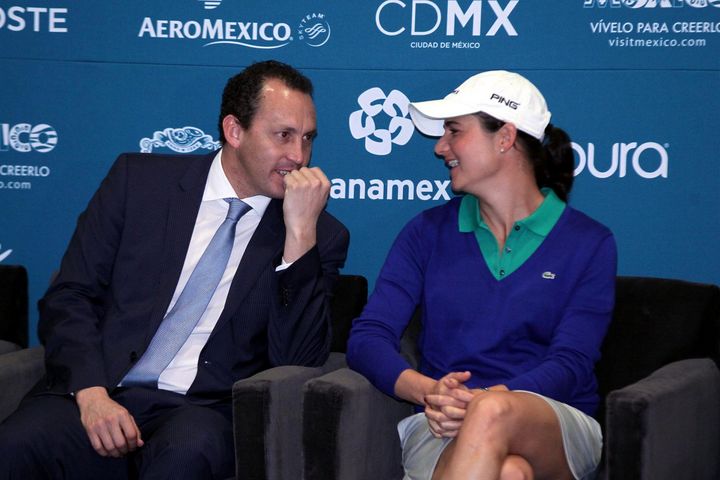 La exgolfista Lorena Ochoa (der.) presentó ayer su torneo, que por primera vez se realizará en la Ciudad de México. (Notimex)