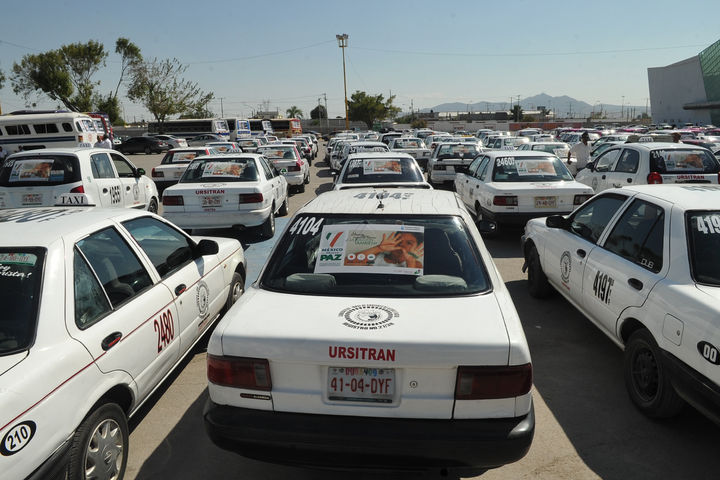 Campaña. Cientos de taxistas y transportistas de carga se sumaron a la campaña Mensajeros de paz, del Pronapred. (EL SIGLO DE TORREÓN)