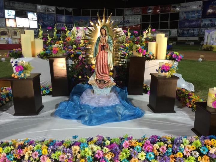 El evento coincide con la terminación del mes de octubre, mes dedicado a la Virgen del Rosario y el cual ya se ha convertido en una tradición católica.