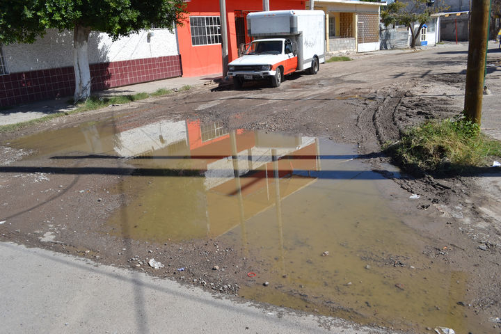 Afectaciones. Nuevo Los Álamos es una de las colonias con mayor afectación en sus calles y se complicó con las lluvias. 