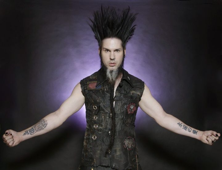 Con Static-X, formada en 1994, el músico publicó seis discos.