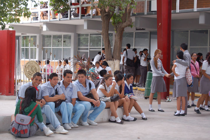 Título. Algunos 300 alumnos egresados de enfermería del Cbtis 196, ni han podido obtener su título. (EL SIGLO DE TORREÓN/ MARY VÁZQUEZ)