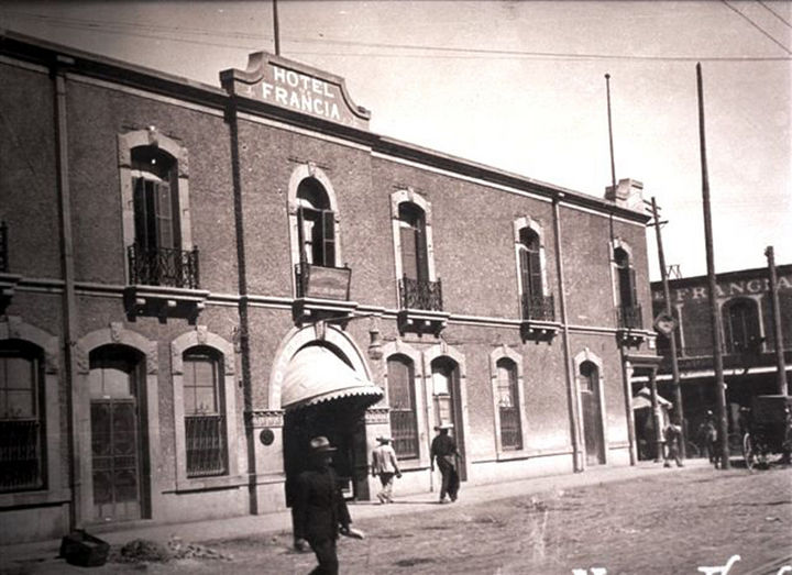 Tradición. El Hotel Francia ya brindaba servicio aún cuando Torreón ni siquiera tenía la categoría de ciudad, con el paso de los años se volvió uno de los establecimientos más emblemáticos.