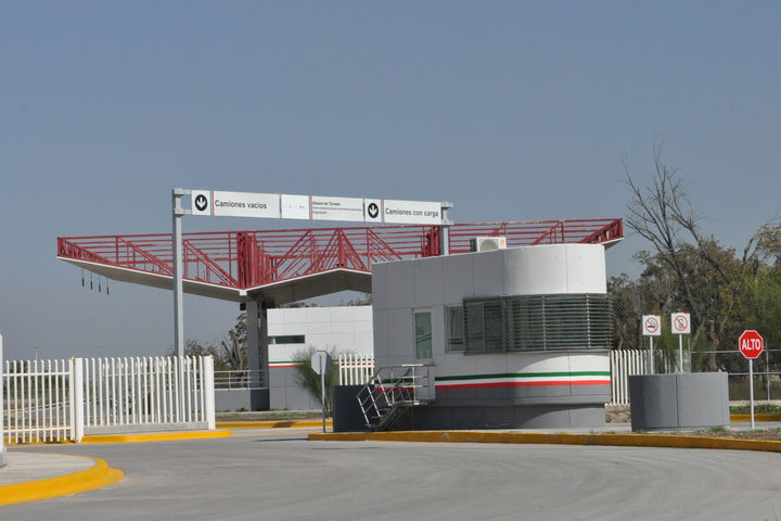 Aduana. La sección aduanera de Gómez Palacio se inauguró hace poco, pero no cuenta con un Recinto Fiscalizado Estratégico y es una extensión de la Aduana de Torreón. 