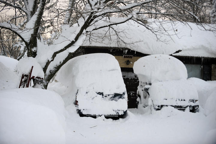 De acuerdo con medios locales, la nevada fue un factor en la muerte de al menos cinco personas en el estado de Nueva York, así como en al menos un deceso en el estado de New Hampshire y otro en Michigan.(AP)
