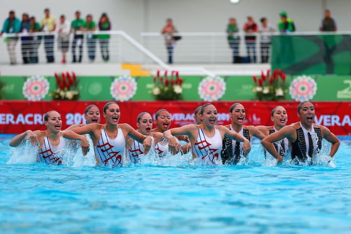 El equipo de nado sincronizado mexicano ganó al ritmo de The Beatles.  (Jam Media y El Universal)