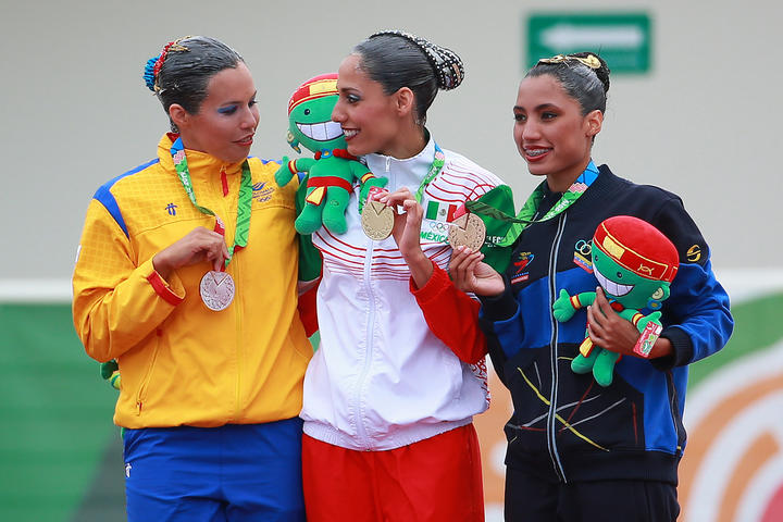 Jennifer Cerquera (I) de Colombia medalla de plata, Nuria Diosdado (C) de Mexico medalla de oro y Karla Loaiza (D) de Venezuela medalla de bronce.  (Jam Media y El Universal)
