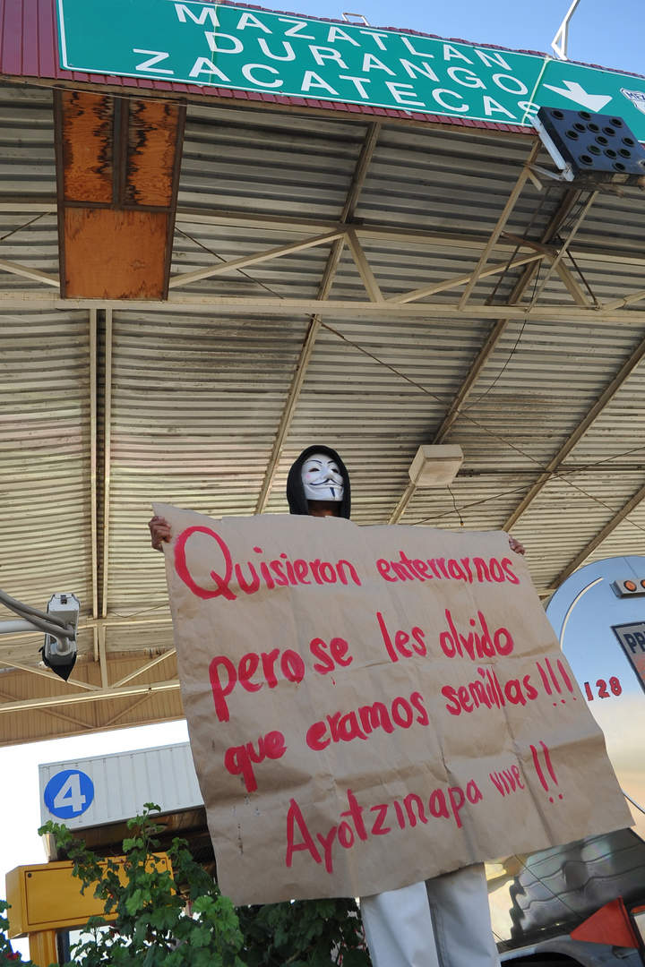 Voceros de los grupos estudiantiles, dijeron que la violencia en el país ha sido impuesta por un sistema económico y político 'criminal'. (El Siglo de Torreón)
