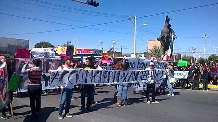 Son más de 500 personas las que atendieron la convocatoria a través de redes sociales, lanzadas por el colectivo Resistencia Laguna. (El Siglo de Torreón)