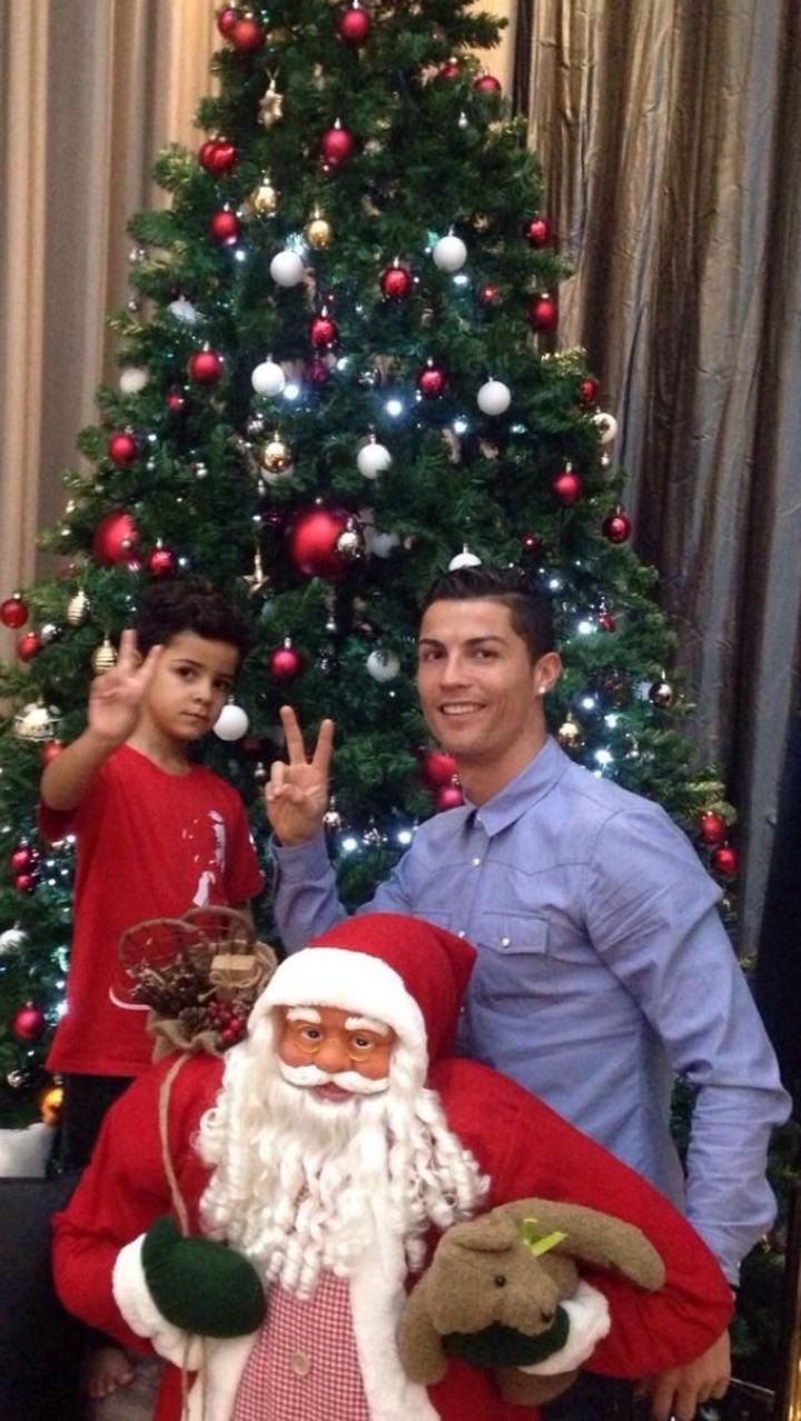 “El tiempo de Navidad ha llegado”, se lee en el tuit del futbolista del Real Madrid. (Twitter)