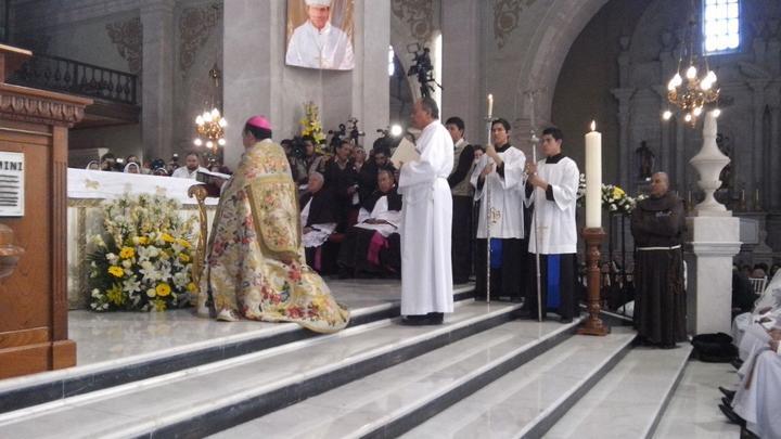 El sacerdote originario de Morelia, Michoacán recibió el nombramiento del nuncio Apostólico, Christophe Pierre.