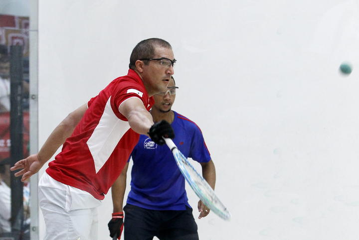 Álvaro Beltrán revalidó su título de racquetbol en los Centroamericanos. (EFE)