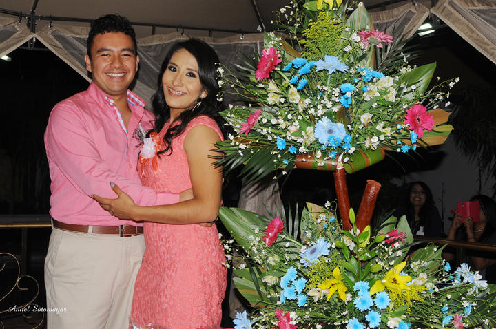 José Ángel Caldera Chang y Saira Rocío Moreno Martínez se encuentran muy felices por su próximo enlace matrimonial.- Annel Sotomayor Fotografía