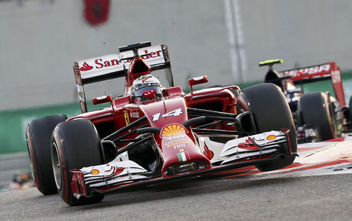 Fernando Alonso afirmó que cerrar su etapa en Ferrari lo deja con muchas emociones a flor de piel. (EFE)