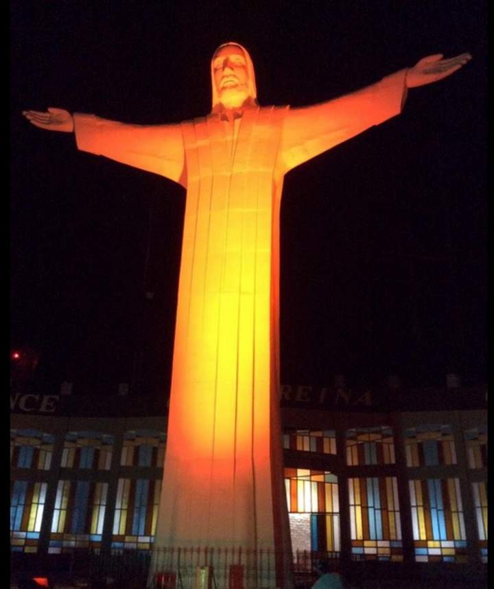 También se alumbró el Cristo de las Noas y la Presidencia Municipal de Torreón de naranja. (Twitter)