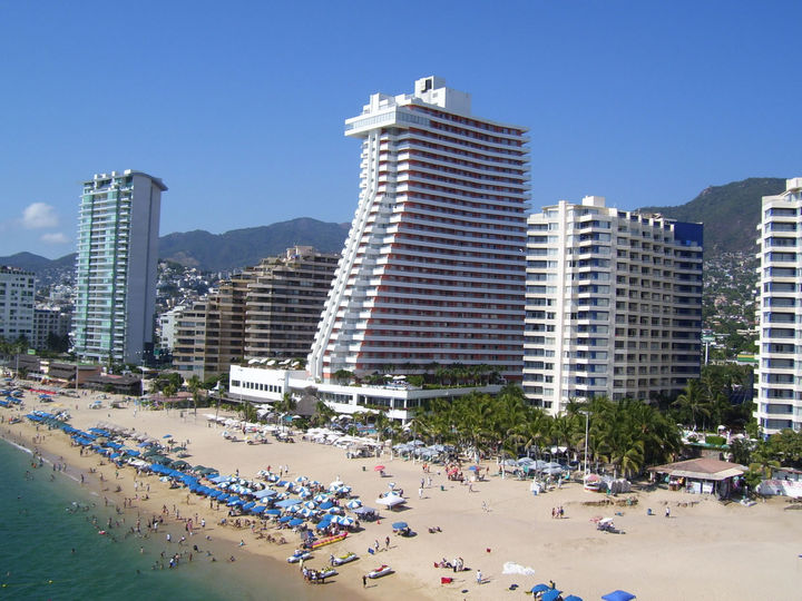 Costos. La zona hotelera de Acapulco se ha visto gravemente perjudicada por la crisis.