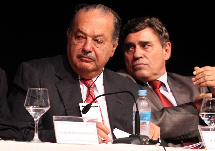 Magnate mexicano. La constructora FCC negocia actualmente con el mexicano Carlos Slim su entrada al consorcio. (ARCHIVO)
