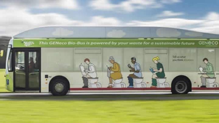 Heces y desechos de alimentos son utilizados para mover al primer 'bio-bus' del Reino Unido. (Twitter)