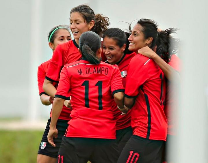 Con gol olímpico a los 90 minutos, con ayuda del fuerte viento, la selección femenil mexicana de futbol venció a Costa Rica 1-0. (@CONADE)