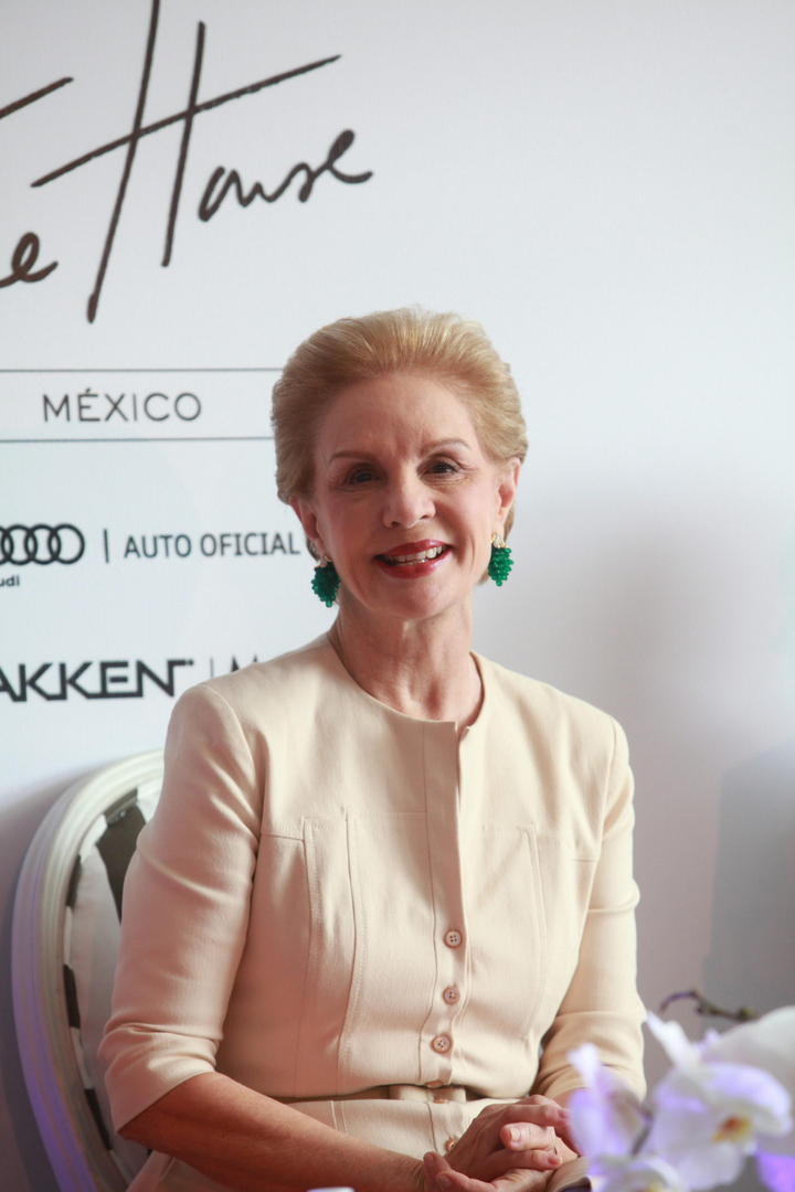 Carolina Herrera dijo que se siente atraída por la Ciudad de México, ya que se ha convertido en una metrópoli vibrante y con gran potencial para impulsar nuevos diseños.
