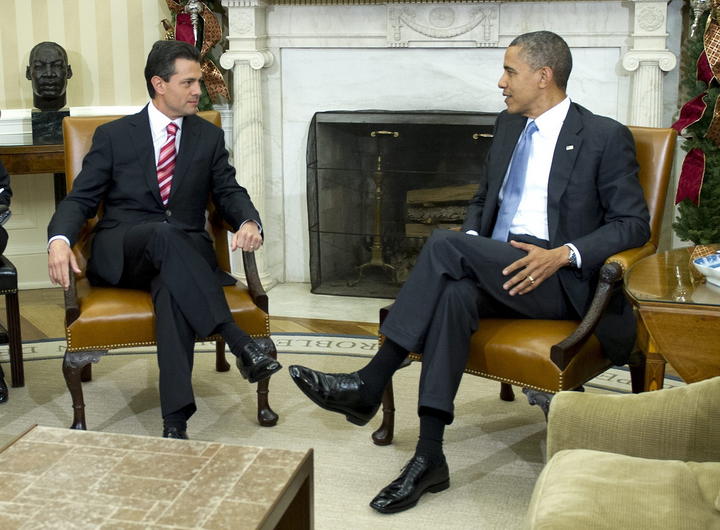 Peña Nieto le reconoció a Obama durante su conversación telefónica la 'visión y liderazgo por emprender las Acciones Ejecutivas de Responsabilidad por la Inmigración'. (Archivo)
