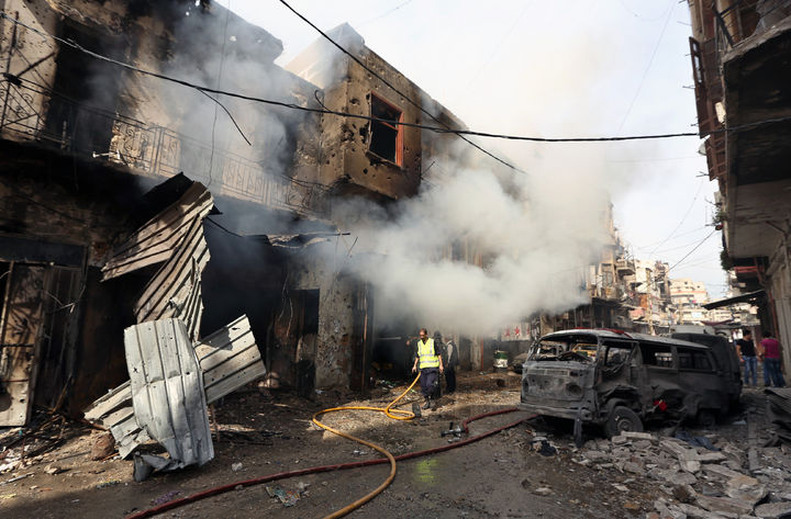 Ataque aéreo. Activistas estimaron que al menos 95 yihadistas perdieron la vida en el bombardeo. (AP)
