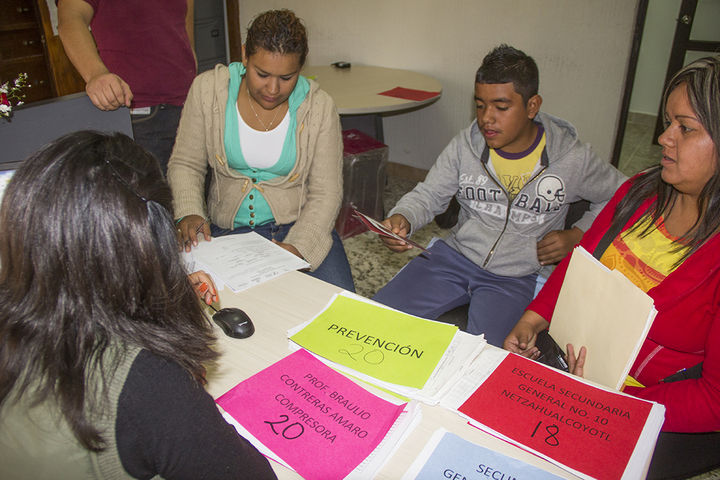 Ayuda. Un total de 300 estudiantes de nivel secundaria se beneficiaron con la entrega de becas que se realizó a través del Pronapred. 