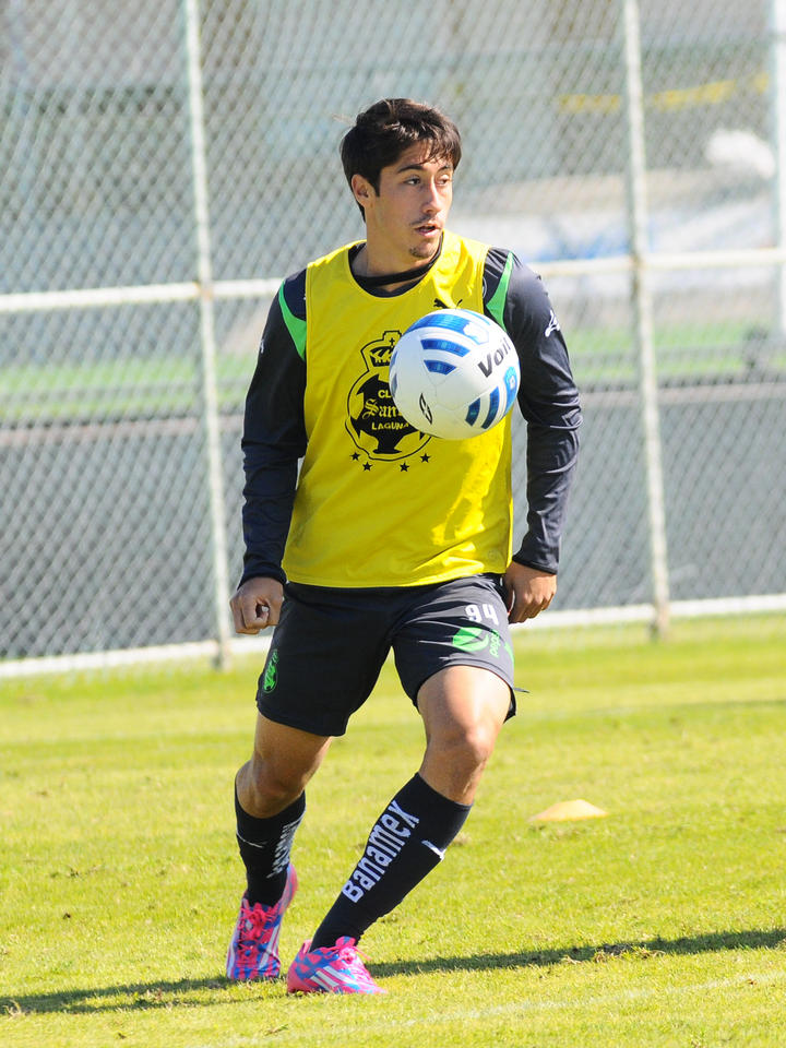 El lateral santista Javier Abella, busca corregir errores en pretemporada para llegar de mejor manera al Torneo Clausura 2015. (Archivo)