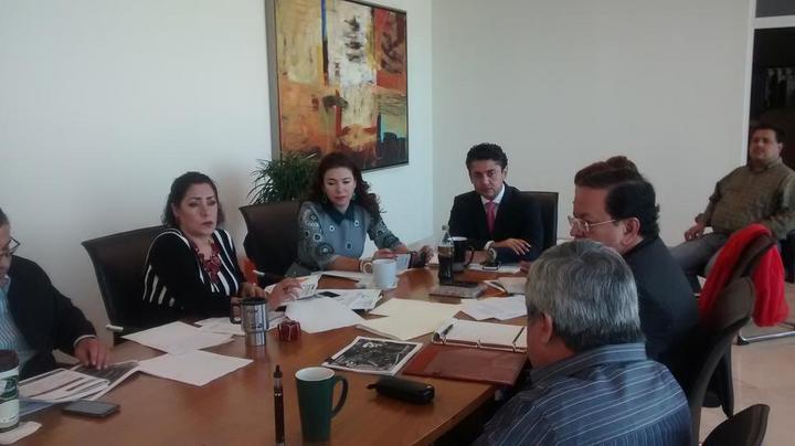 La Comisión de Hacienda Patrimonio y Cuenta Pública aprobó también por mayoría de votos, la modificación al Presupuesto de Ingresos del 2015 por un monto de alrededor de 100 millones de pesos más. (EL SIGLO DE TORREÓN)