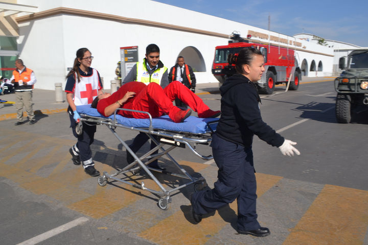Heridos. En el simulacro participaron como heridos personal administrativo y de las diversas líneas aéreas.  